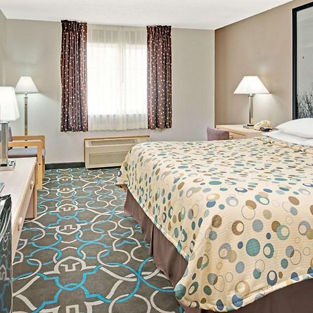 Super 8 By Wyndham Walnut Hotel Exterior photo