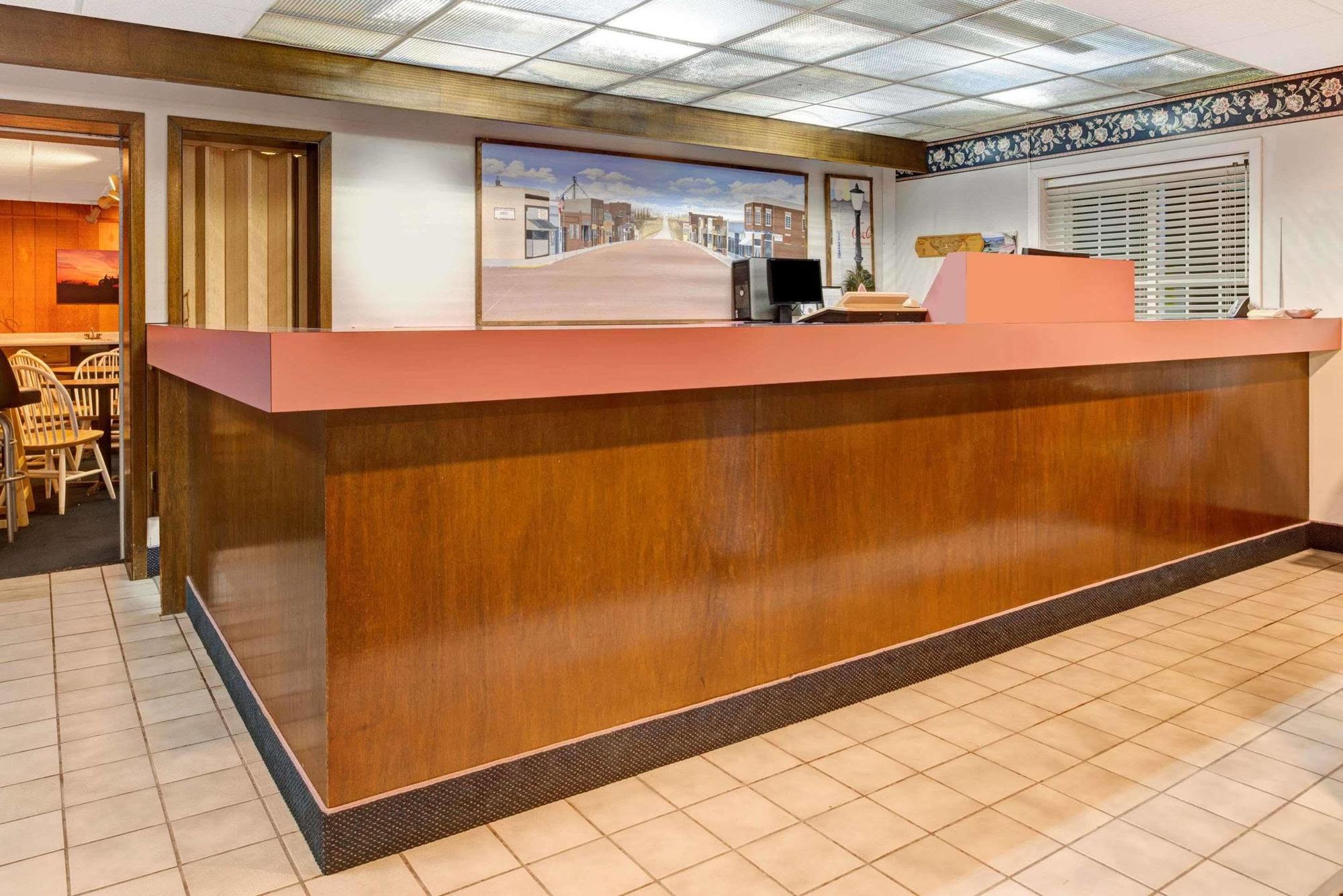 Super 8 By Wyndham Walnut Hotel Exterior photo