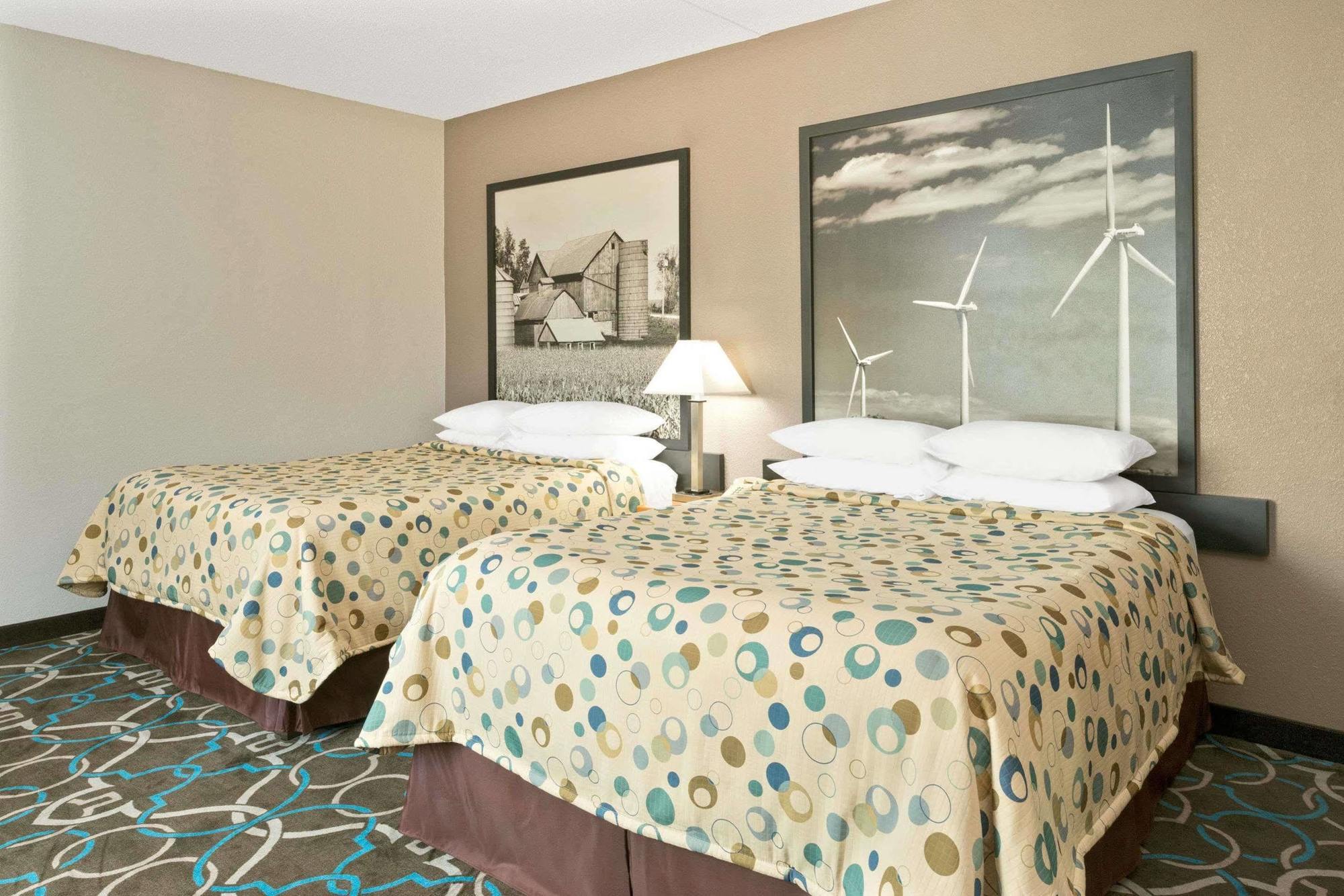 Super 8 By Wyndham Walnut Hotel Exterior photo