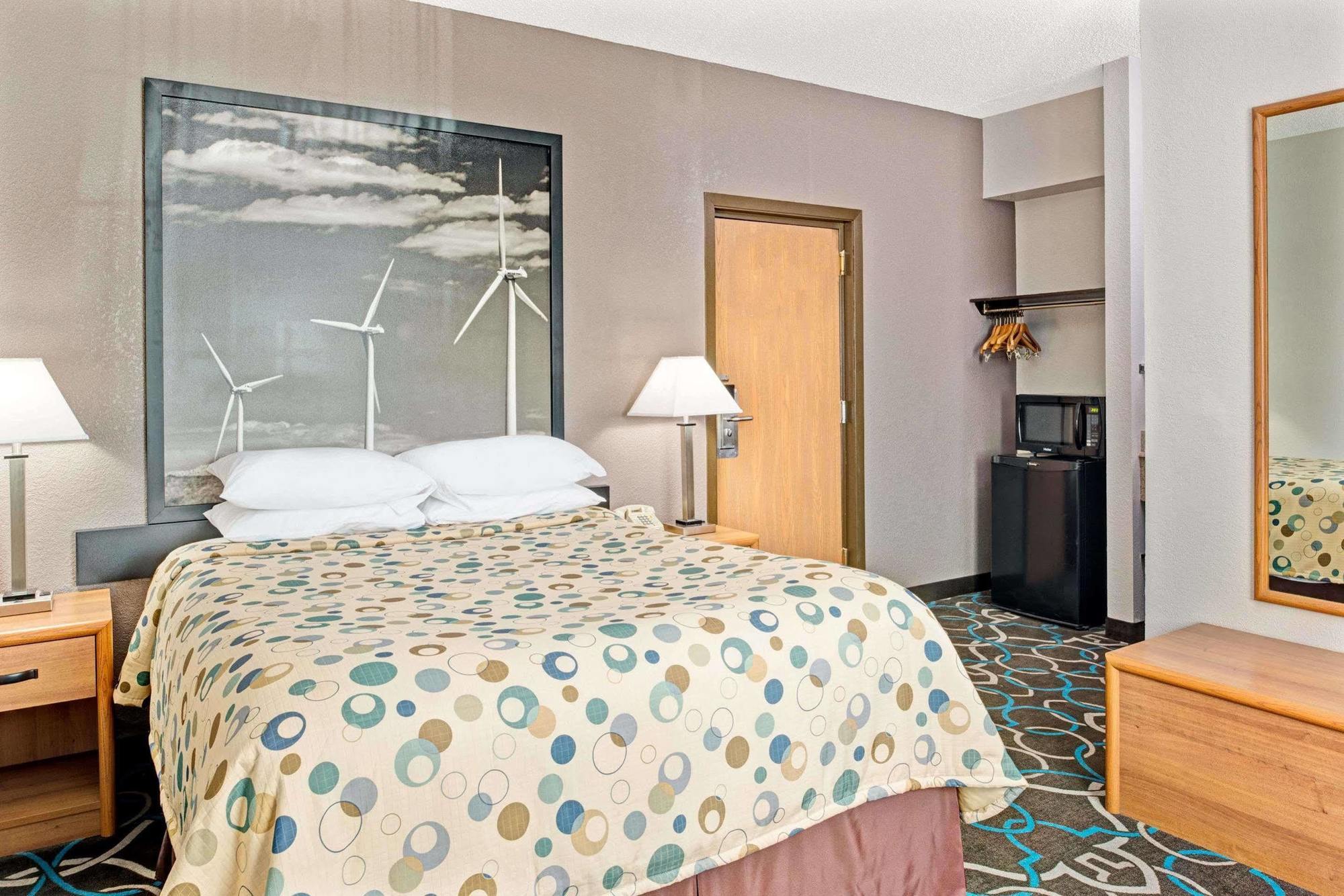 Super 8 By Wyndham Walnut Hotel Exterior photo