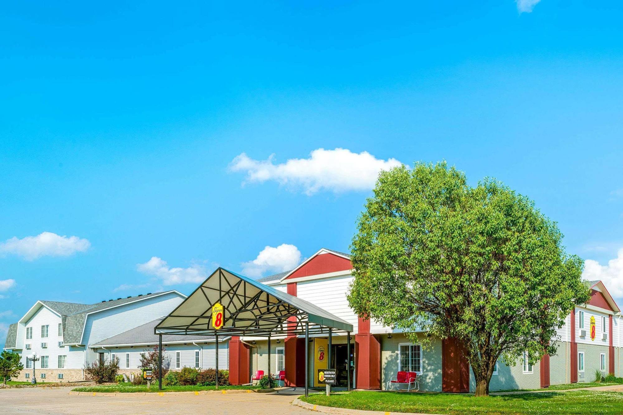 Super 8 By Wyndham Walnut Hotel Exterior photo